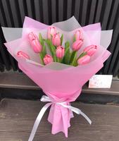 11 рожевих тюльпанів