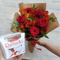 Букет із троянд та альстромерій + цукерки Raffaello