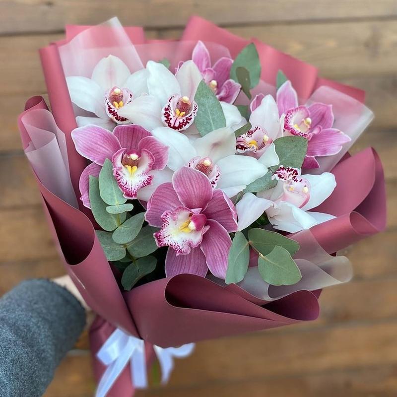 9 орхідей білих і рожевих