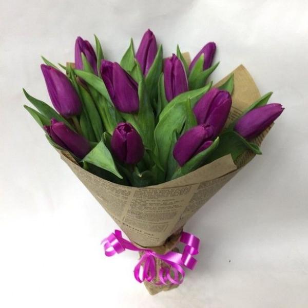 11 фіолетових тюльпанів