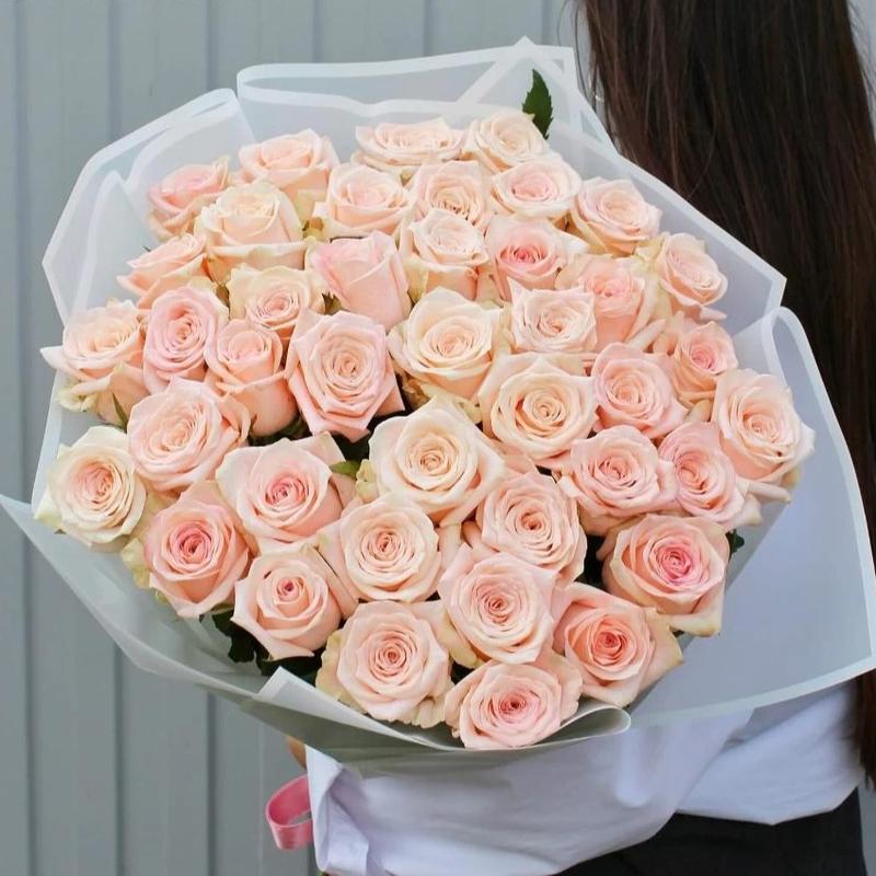 39 ніжно-рожевих троянд